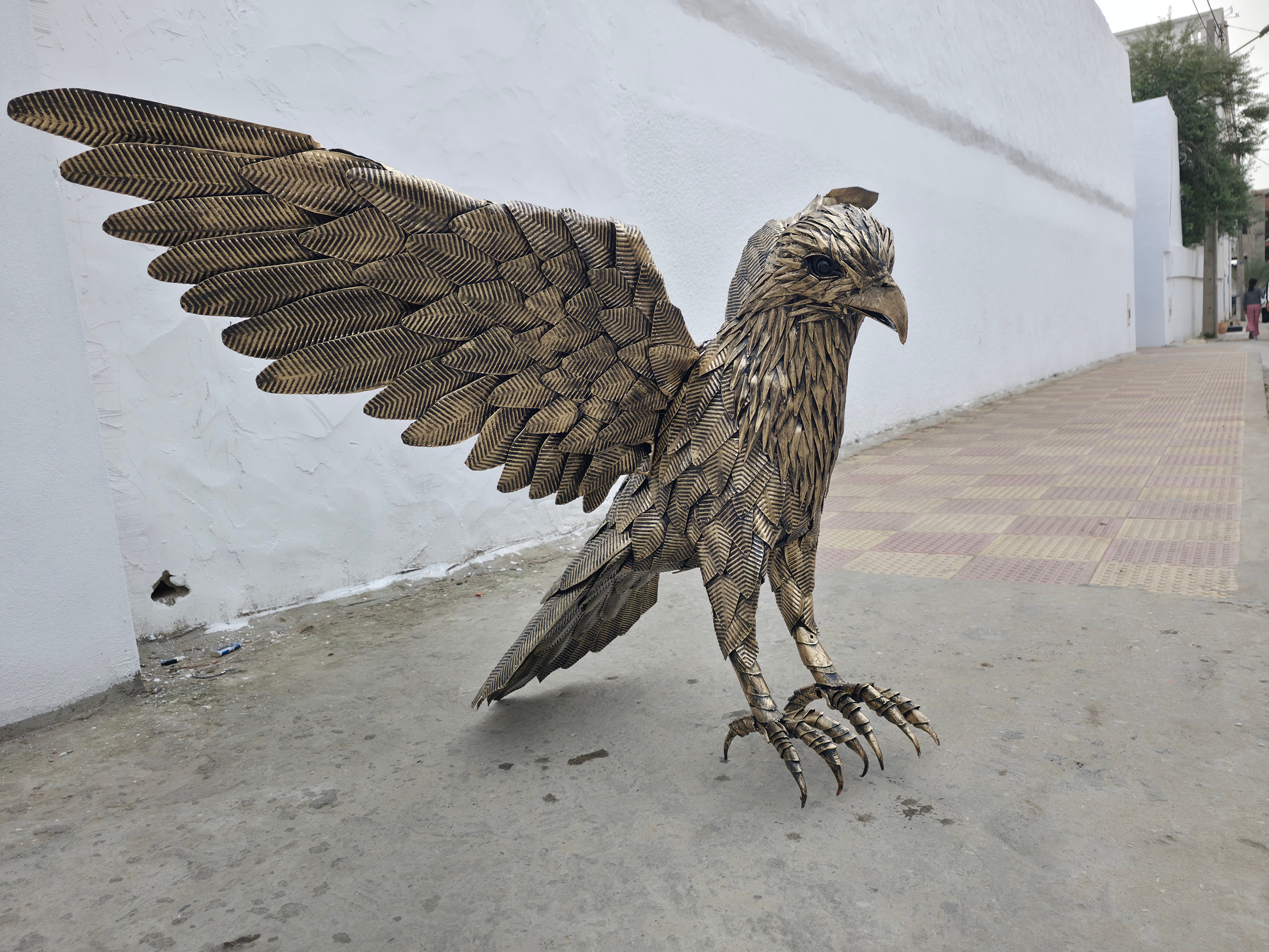 Aquila AKLAM dorata laterale