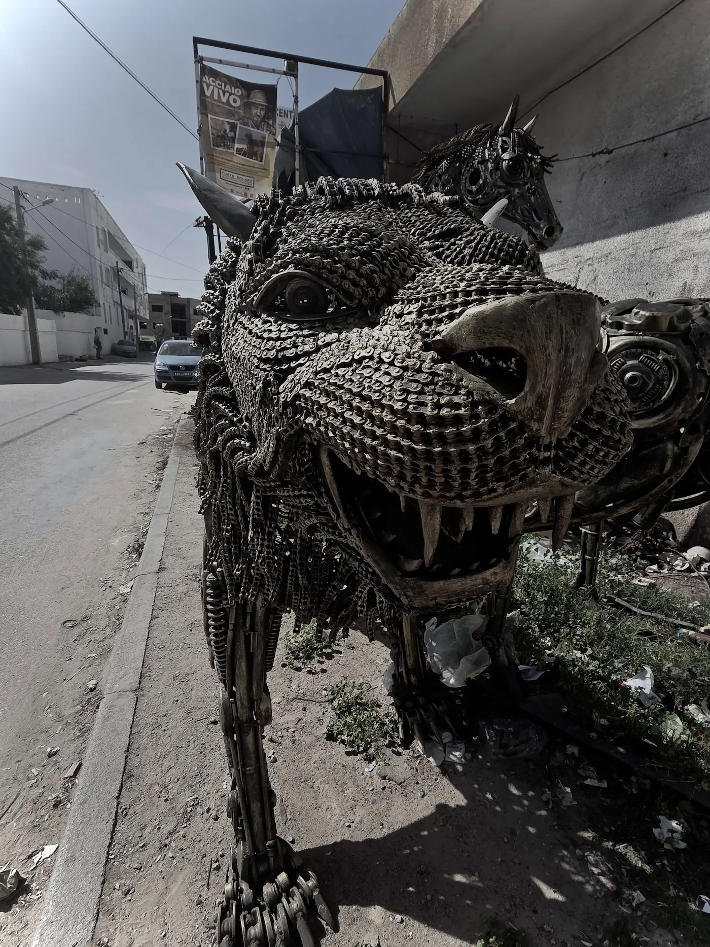 Scultura leone in metallo — catene di bicicletta lavorate a mano, opera unica AKLAM
